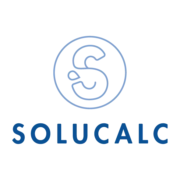 Logo de SoluCalc, avec un "S" stylisé et le nom en bleu sur fond clair.